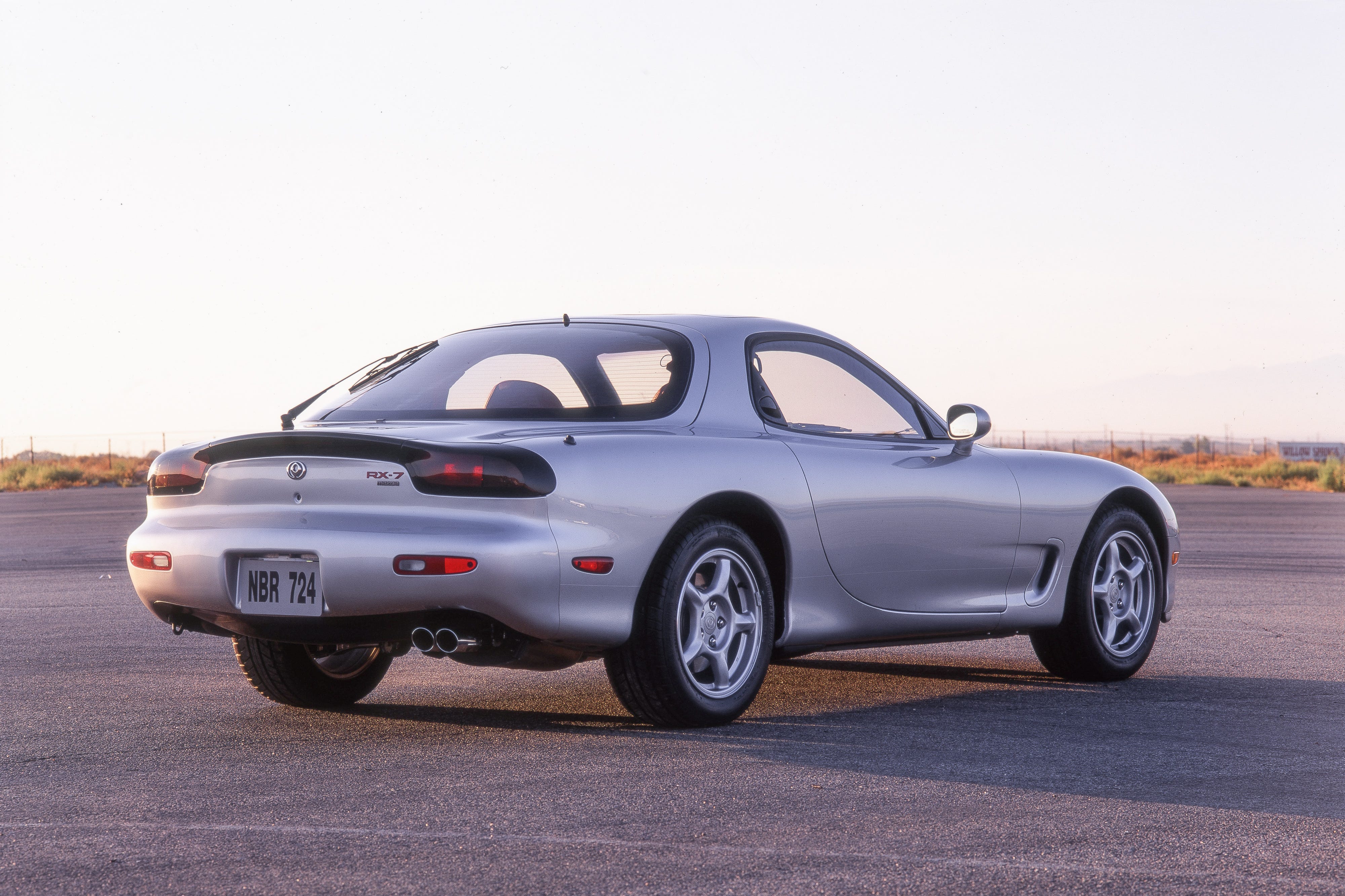 转子绝唱:1993款马自达RX-7的经典设计与传承