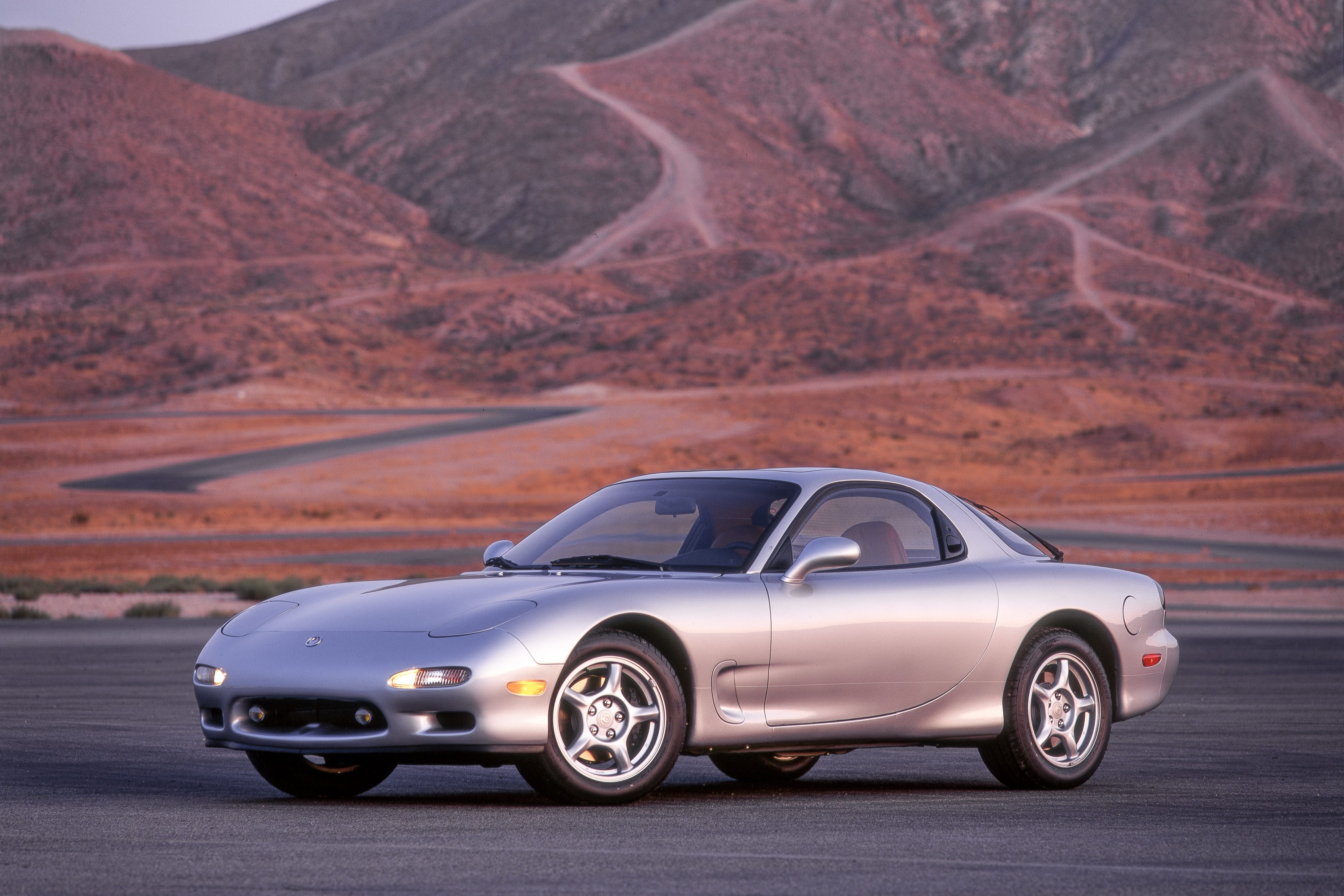 1993马自达RX-7:纯种跑车的性能进化与时代回响