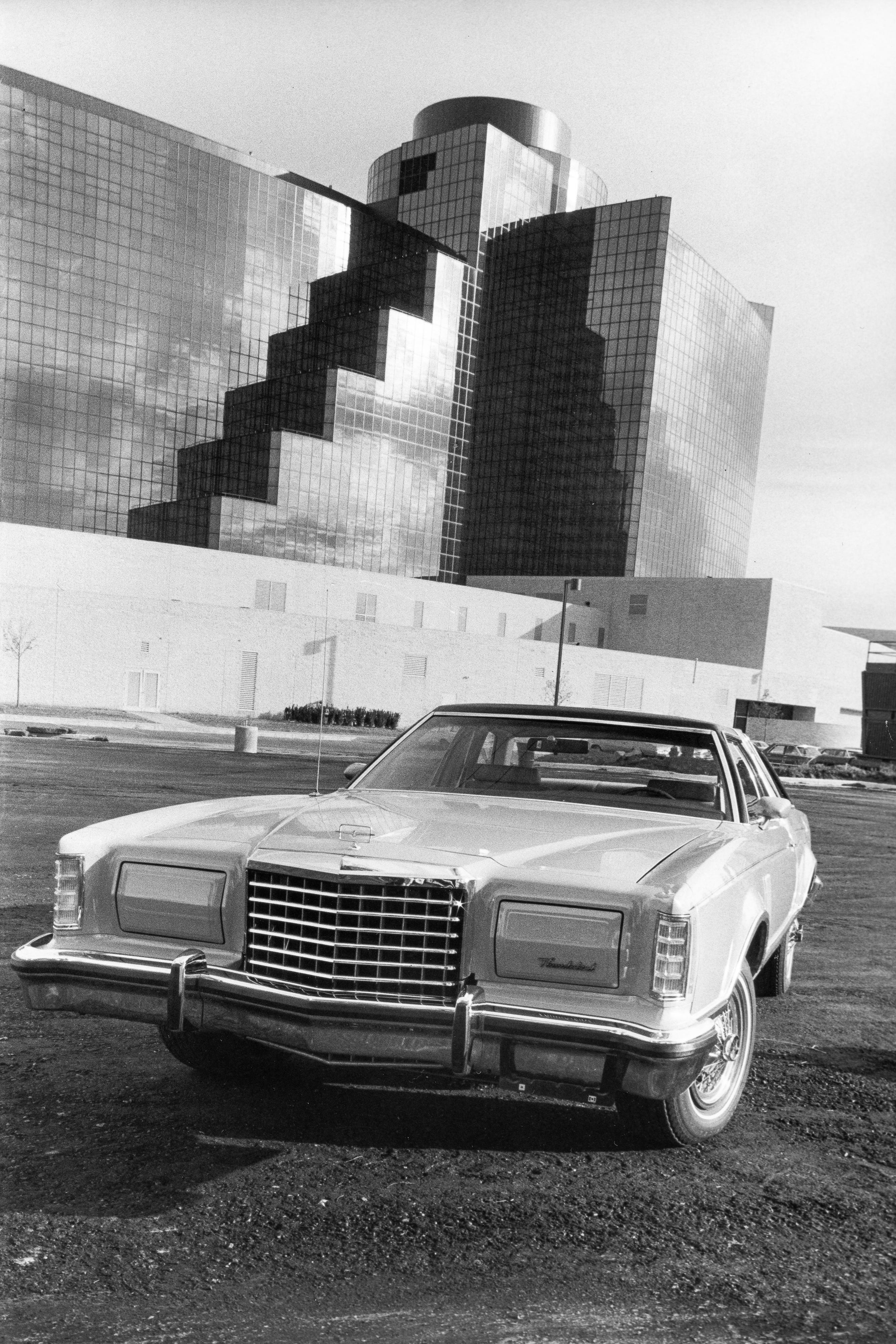 1977款福特雷鸟缩身:石油危机下的美式车转型启示