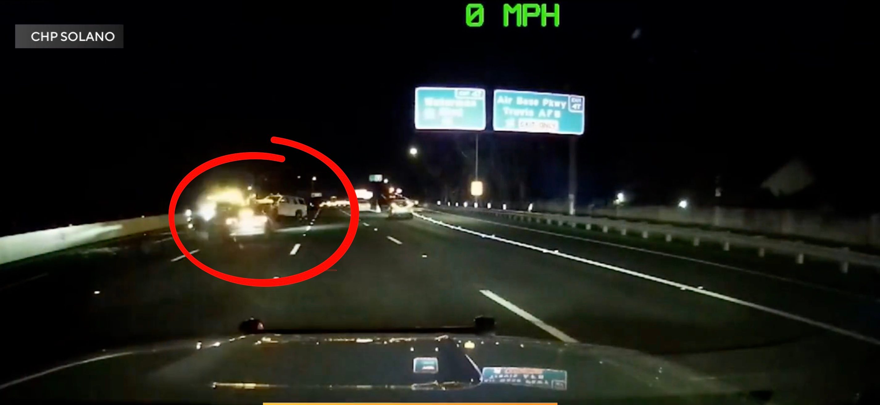 特斯拉FSD再酿事故:司机睡着撞警车,监管困局待解
