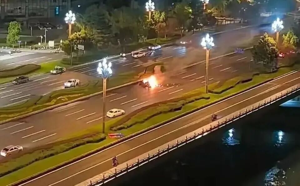 小米SU7成都碰撞事故责任认定报告复议结果落定：167km/h撞击后低压系统断电，导致车门无法打开