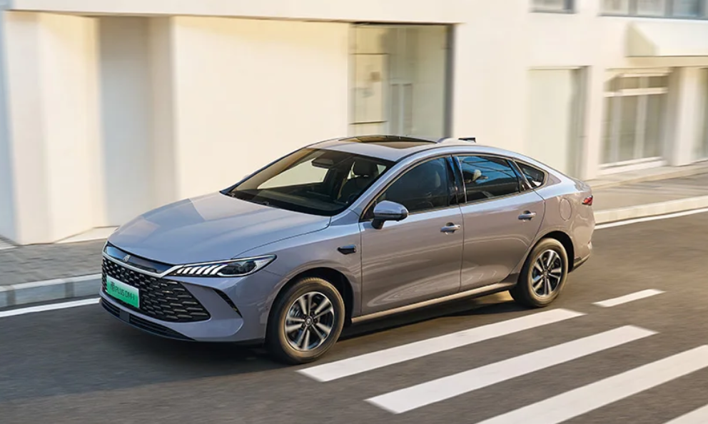 比亚迪秦PLUS最强金融政策发布：首付 2.98 万起，提供 3 年 0 息、7 年低息方案