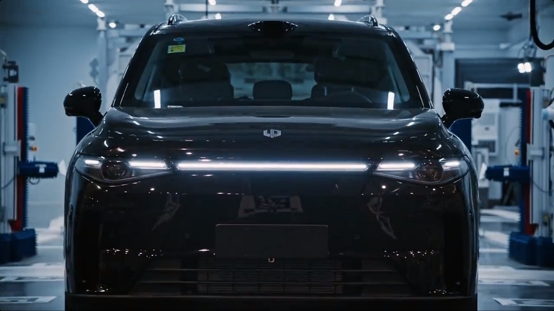 零跑重夺造车新势力月度销冠！2月交付2.81万辆，碾压理想、蔚来