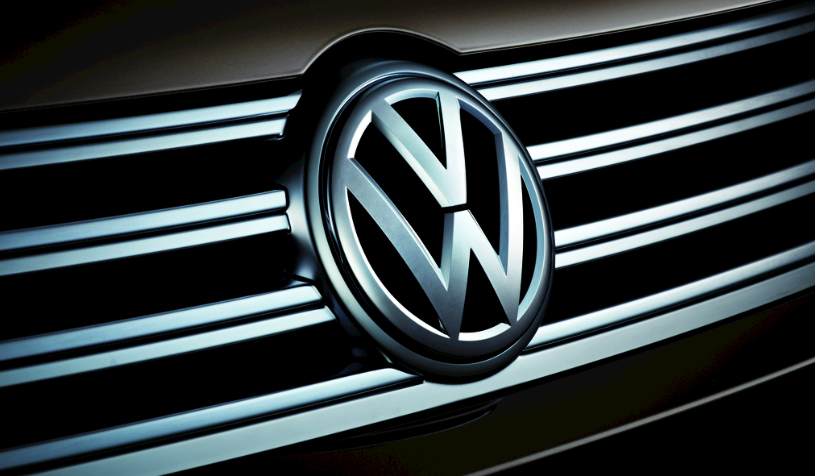 大众汽车2025年利润腰斩，CEO确认将裁员至少5万人