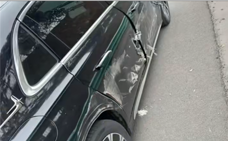 贬值近11万！奔驰E300车主信任智驾酿事故引维权