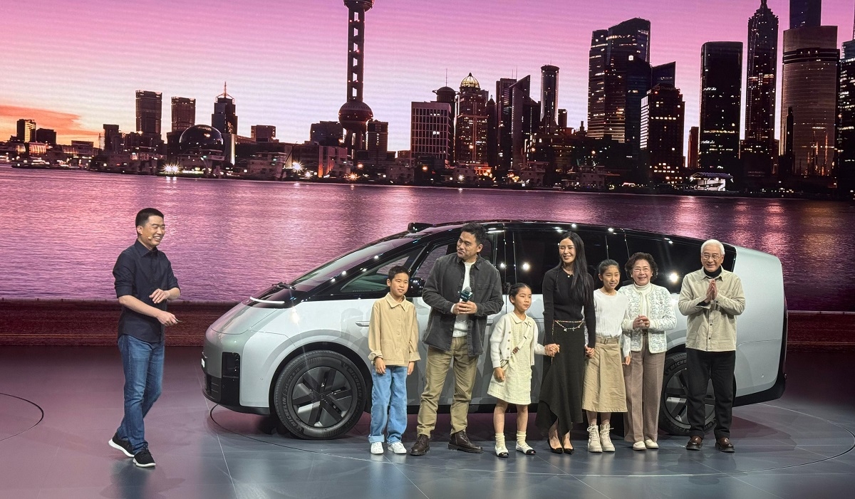 理想汽车成为标杆被友商围猎，李想应该偷着乐吧？