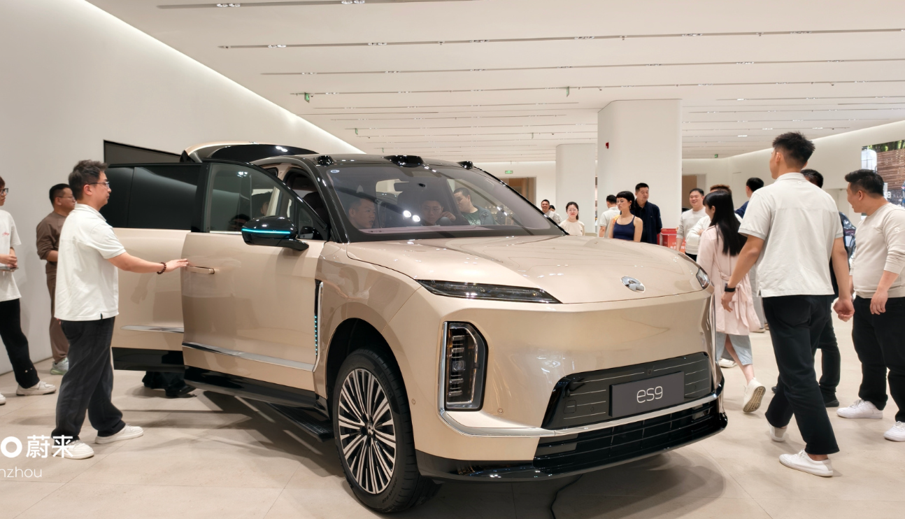 为了推蔚来ES9这都敢说？李斌到底懂不懂MPV？