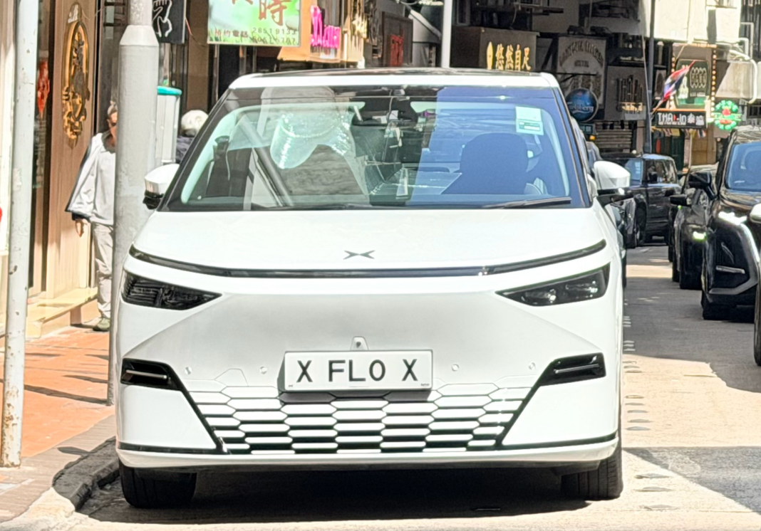 博主教新能源绿牌变白色?交管急叫停:属污损,违法要记分罚款!