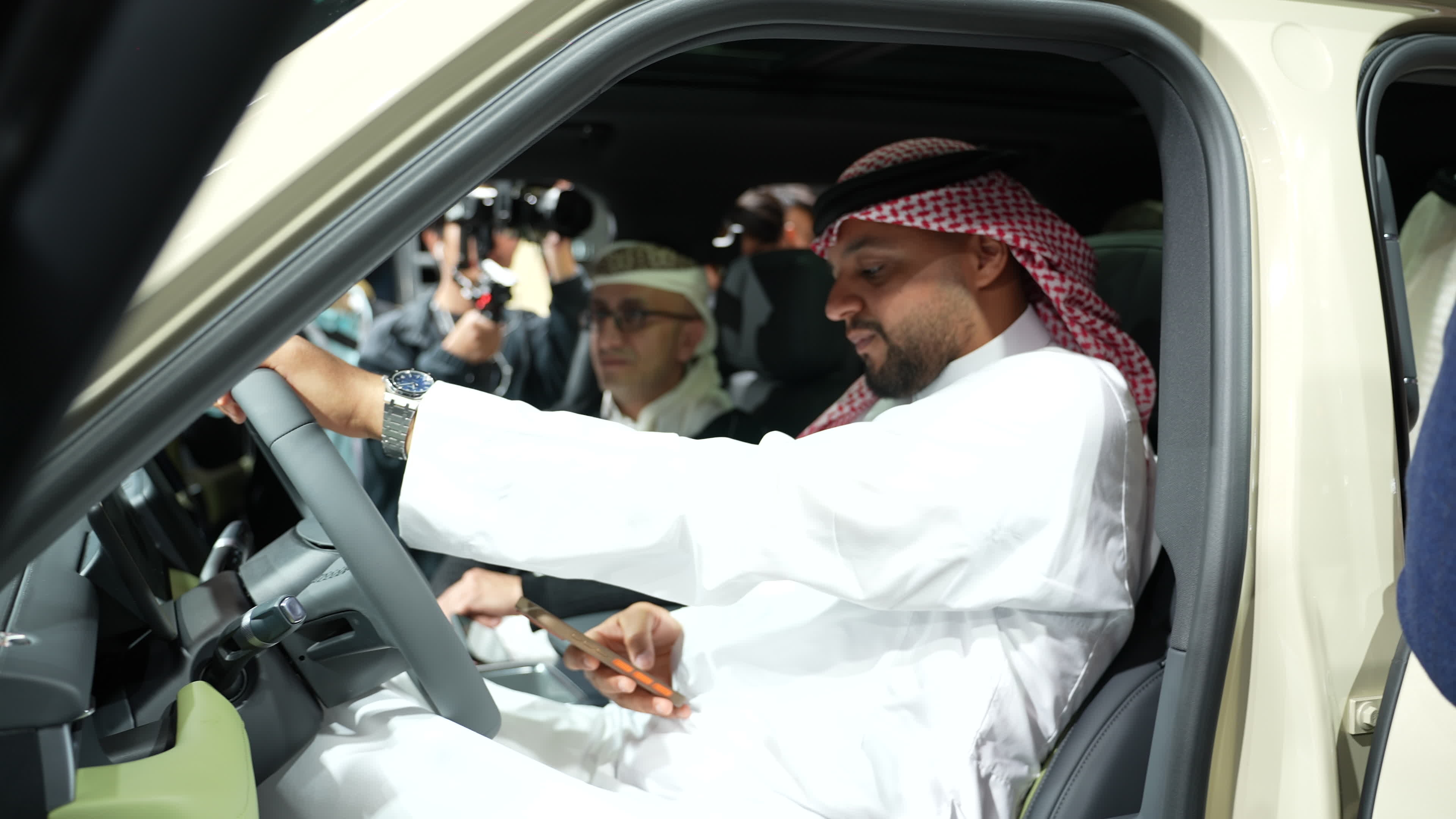 中东车商来北京车展组团扫货！霍尔木兹海峡被封催生新出海机遇