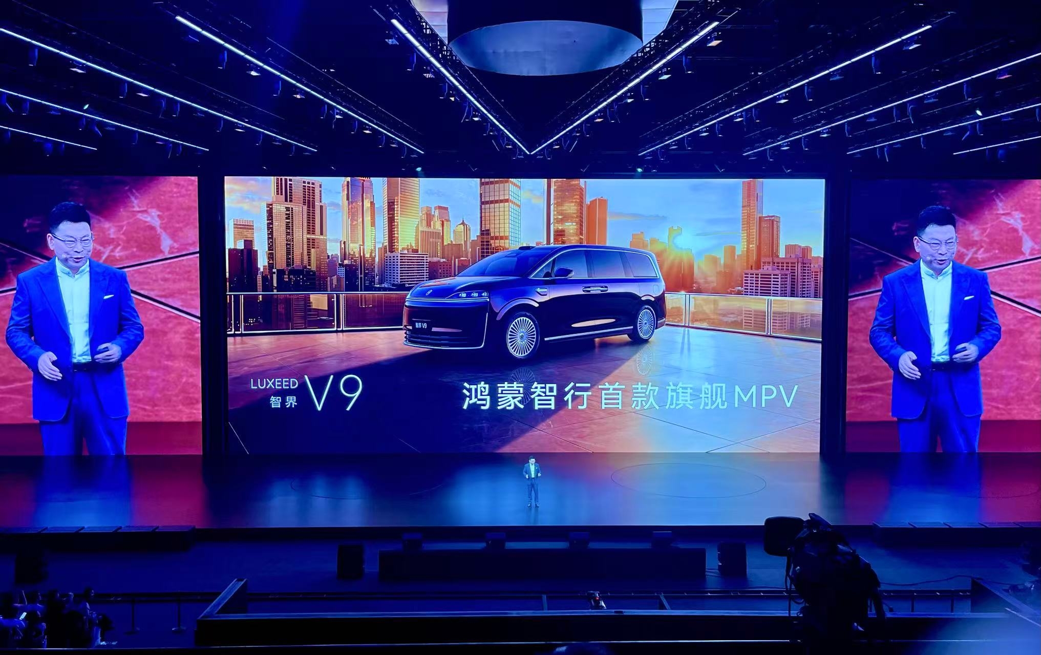 高端MPV市场迎来重磅玩家！鸿蒙智行首款MPV智界V9正式上市
